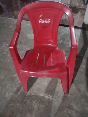 Cadeira somente uma 20 reais