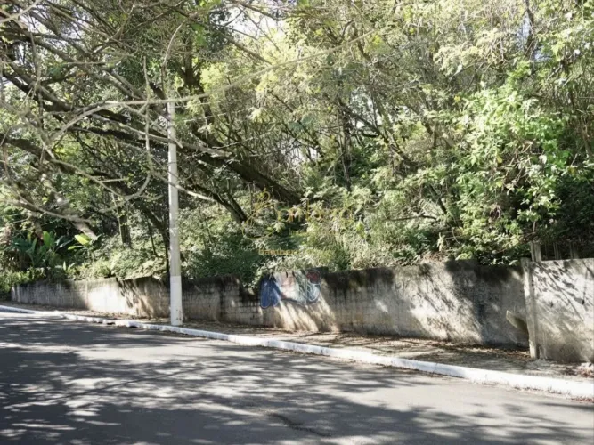 Terreno nobre com 1.469 m² para incorporação