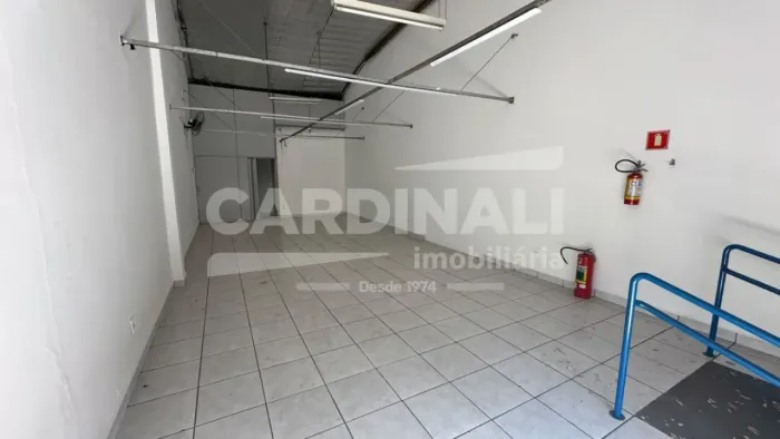 Salão comercial de 60m² com 01 banheiro para locação - Campos Elíseos
