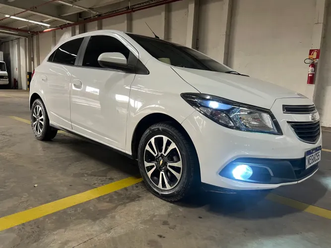 Chevrolet Onix Hatch LTZ 1.4 8V Flex Power Aut. 4P 2016