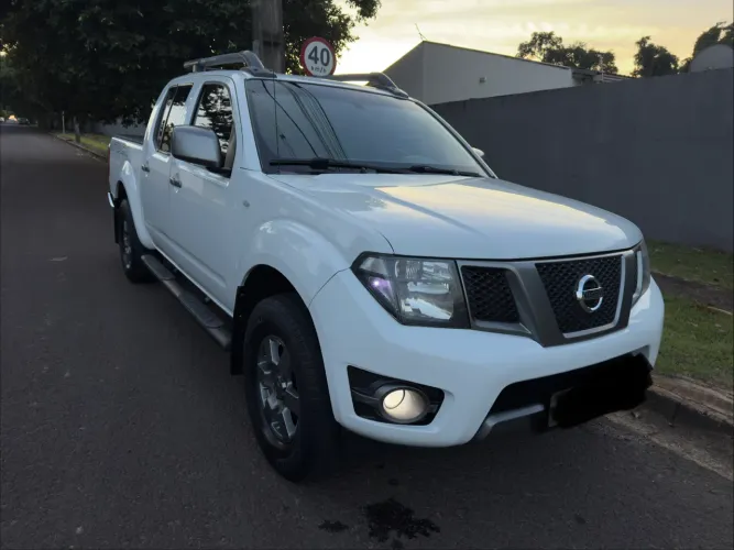 Nissan Frontier SV AT. CD 4X4 2.5 TB Dies. Aut. 2016