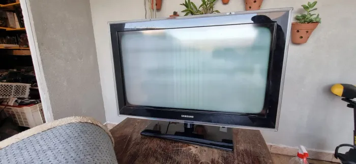 Tv sansung parou de funcionar hoje retirada de peças ou manutenção