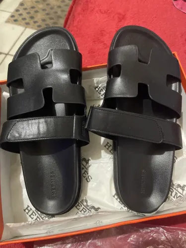 Sandálias e sapatos