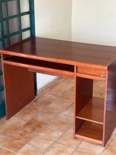 Escrivaninha de computador