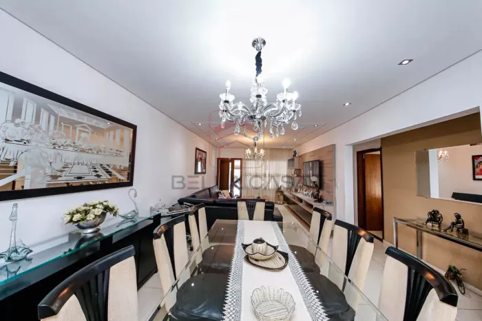 Casa à venda com 300m², 5 quartos e 3 vagas