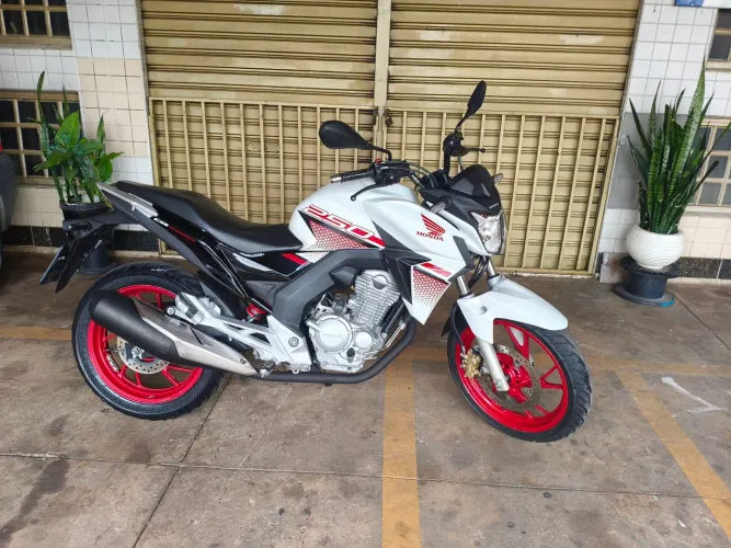 CB TWISTER 2022 muito boa!!!