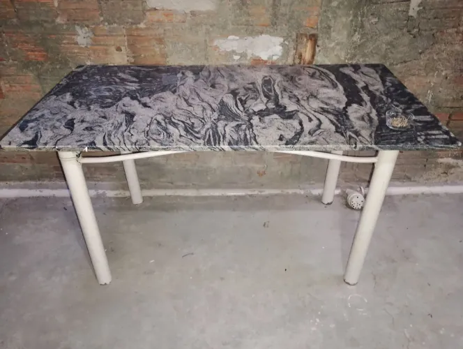 Mesa granito