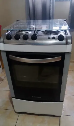 Fogão 4 bocas (não é elétrico)