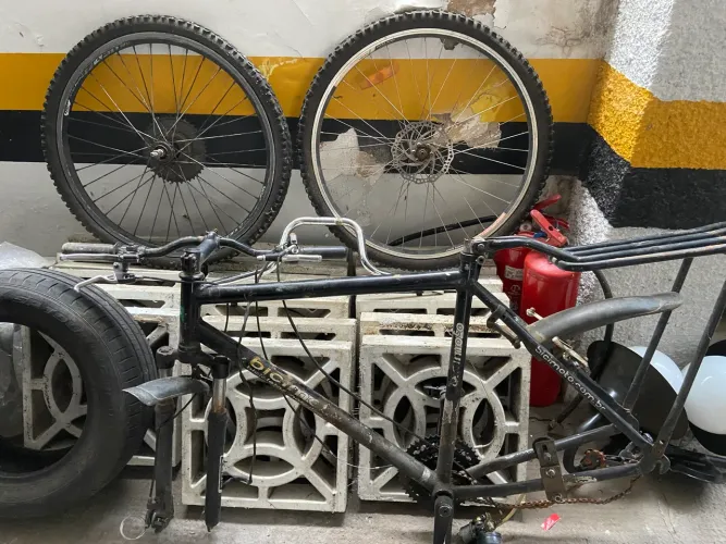 Bicicleta desmontada (era motorizada)