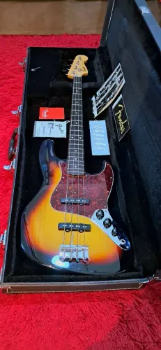 BAIXO FENDER - MADE IN JAPAN - TRADITIONAL II 60'S - HARDCASE + TAGS