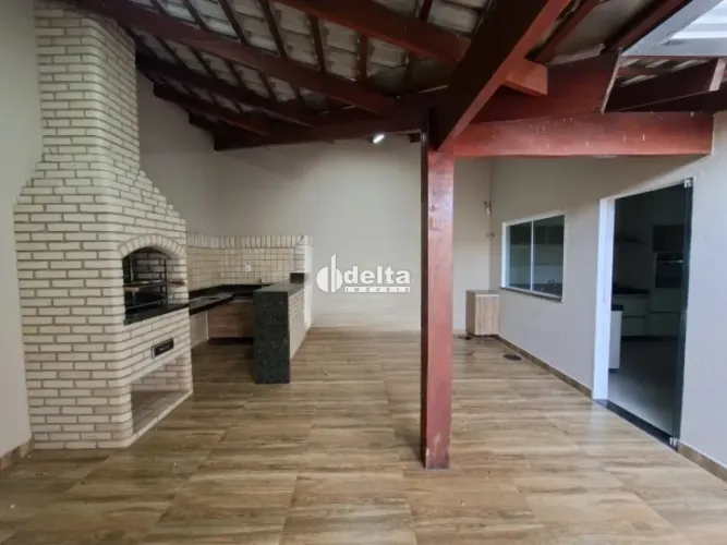 Casa com 3 quartos sendo 1 suíte disponível para locação e venda no bairro Jardim Patrícia