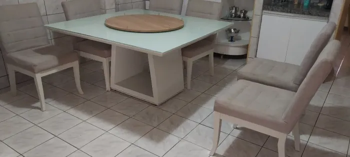 Mesa de jantar quadradas com 06 cadeiras