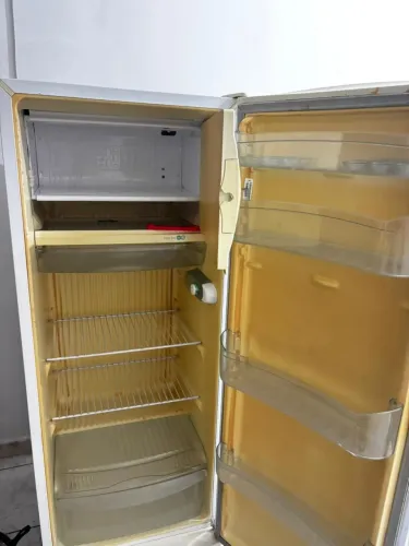 vende-se geladeira Cônsul