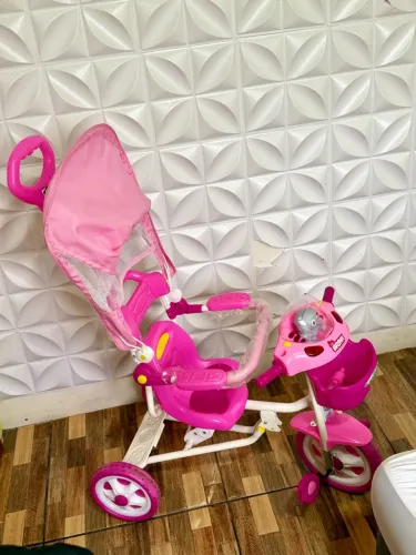 Triciclo Infantil Rosa com Capota e Cestinha | Conservado