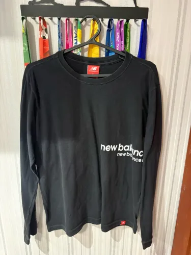 blusa manga longa new balance preta p