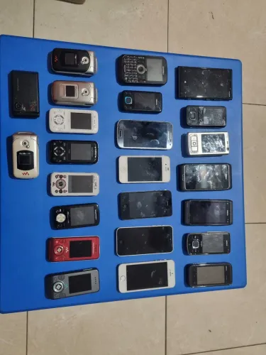 Lote de celulares diversos.