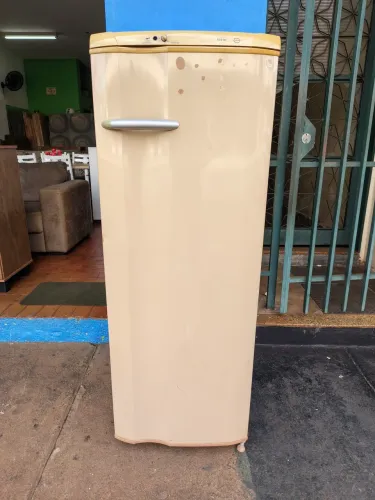 Vendo geladeira Eletrolux 300 litros bege