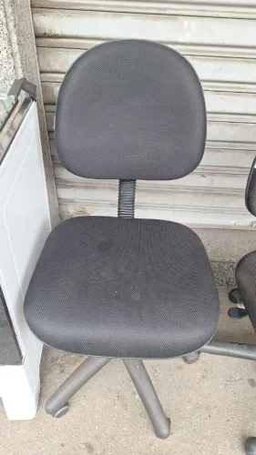 Cadeiras giratória em bom estado.