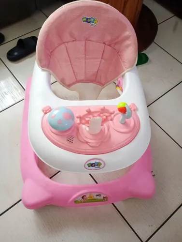 Andando bebê semi novo
