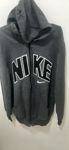 Peça inspirada no modelo nike. Casaco tipo moletom streetwear com capuz