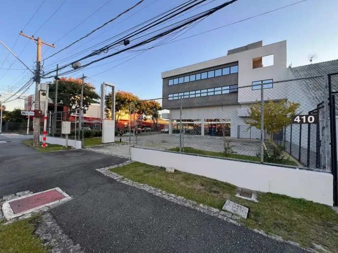 Imóvel para aluguel com 240 metros quadrados em Hauer - Curitiba - PR