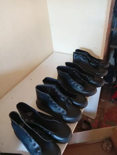 Botas colegiais para criança