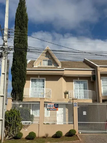 Casa para venda possui 175 metros quadrados com 3 quartos em Santa Felicidade - Curitiba -