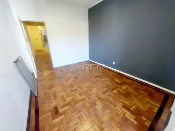 Apartamento : / Residencial / Glória