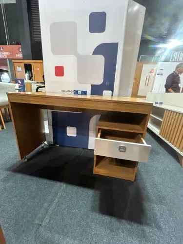 Mesa giga com rodízio