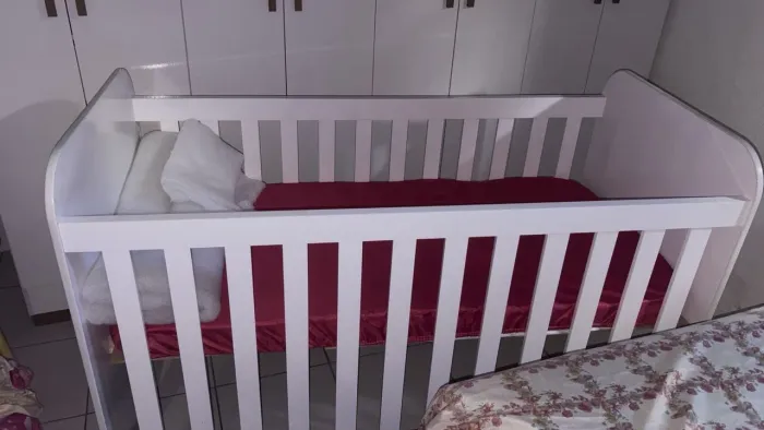 Vendo berço semi novo por 440 com colchão