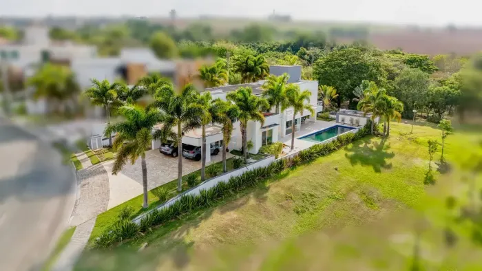 Imóvel mobiliado com vista única para o lago no Condomínio Shambala II