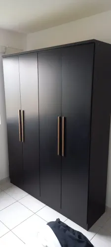 Guarda-roupa 300,00
