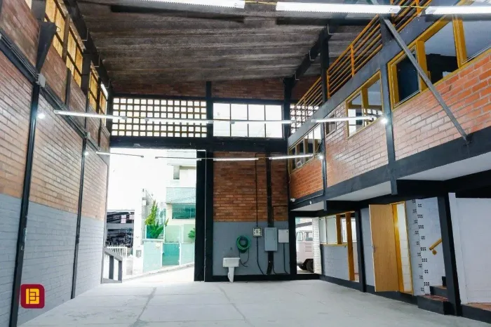 Excelente galpão comercial no bairro Serraria, próximo à BR-101