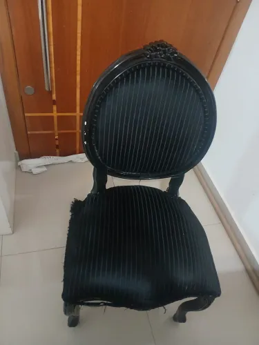 Vendo cadeira medalhão. 