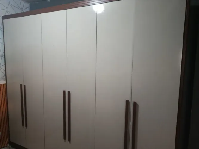 VENDE GUARDA ROUPA SEMI NOVO
