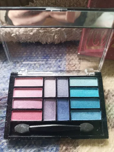 Paleta de sombras com 12 cores lindas