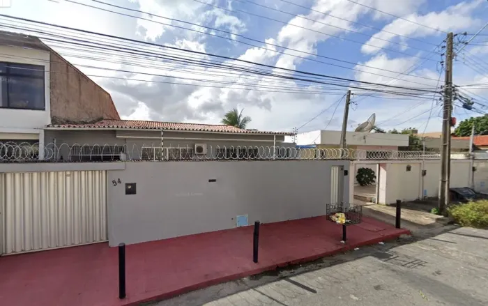 CASA À VENDA - OPORTUNIDADE DE VALORIZAÇÃO!