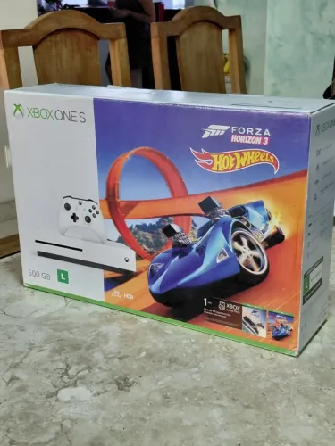 xbox one s 500gb + dois controles + 5 jogos