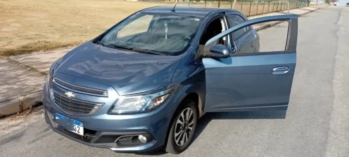 Chevrolet Onix Hatch LTZ 1.4 8V Flex Power Aut. 4P 2015