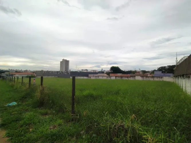 Lote com 402 m² próximo à UPA do Parque do Mirante, em Uberaba.