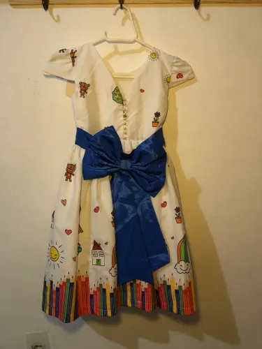 Vestido Infantil Temático Lúdico / Volta às Aulas - Ateliê Toda Princesa