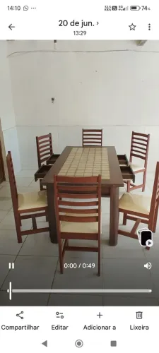 Mesa de angelim com seis cadeiras e quatro gavetas, medindo 2.x90 valor 1,700 reais 