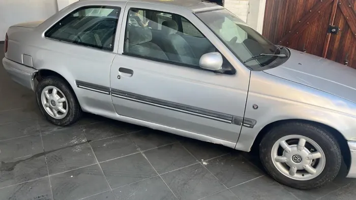Volkswagen Logus Wolfsburg Edition 2000i (álcool) 1996