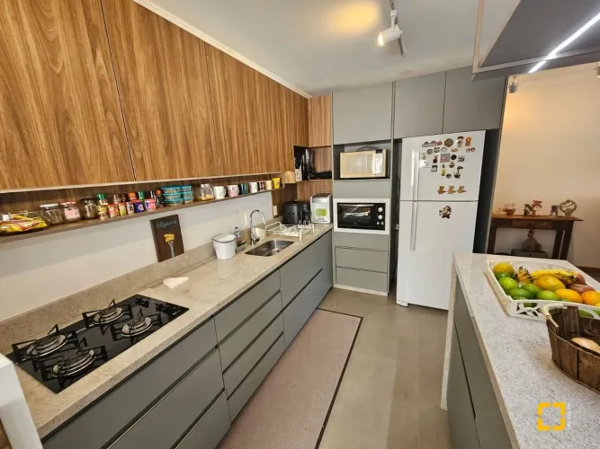 Apartamento á Venda 2 Dormitórios ( 1 Suíte) - Bairro Córrego Grande-Florianópolis SC