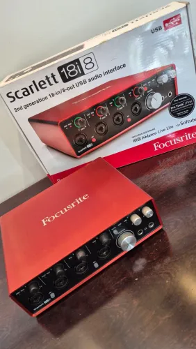 Grave sua banda em.8 canais Focusrite 18i8
