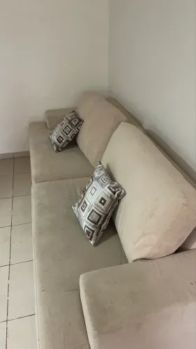 Sofá 4 lugares em suede bege