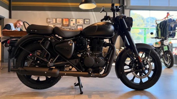Classic 350 Stealth Black 26/27 - 0km