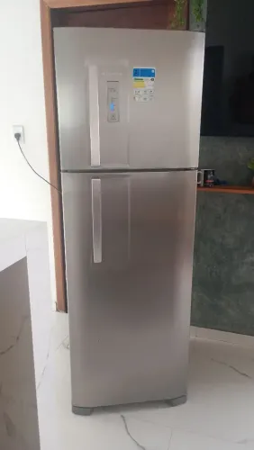 Geladeira Electrolux Frost Free semi nova 423 litros