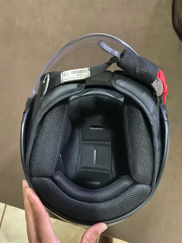Capacete HJC com óculos