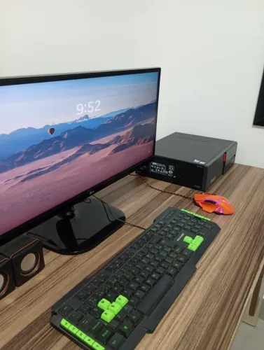 Computador i7 com monitor